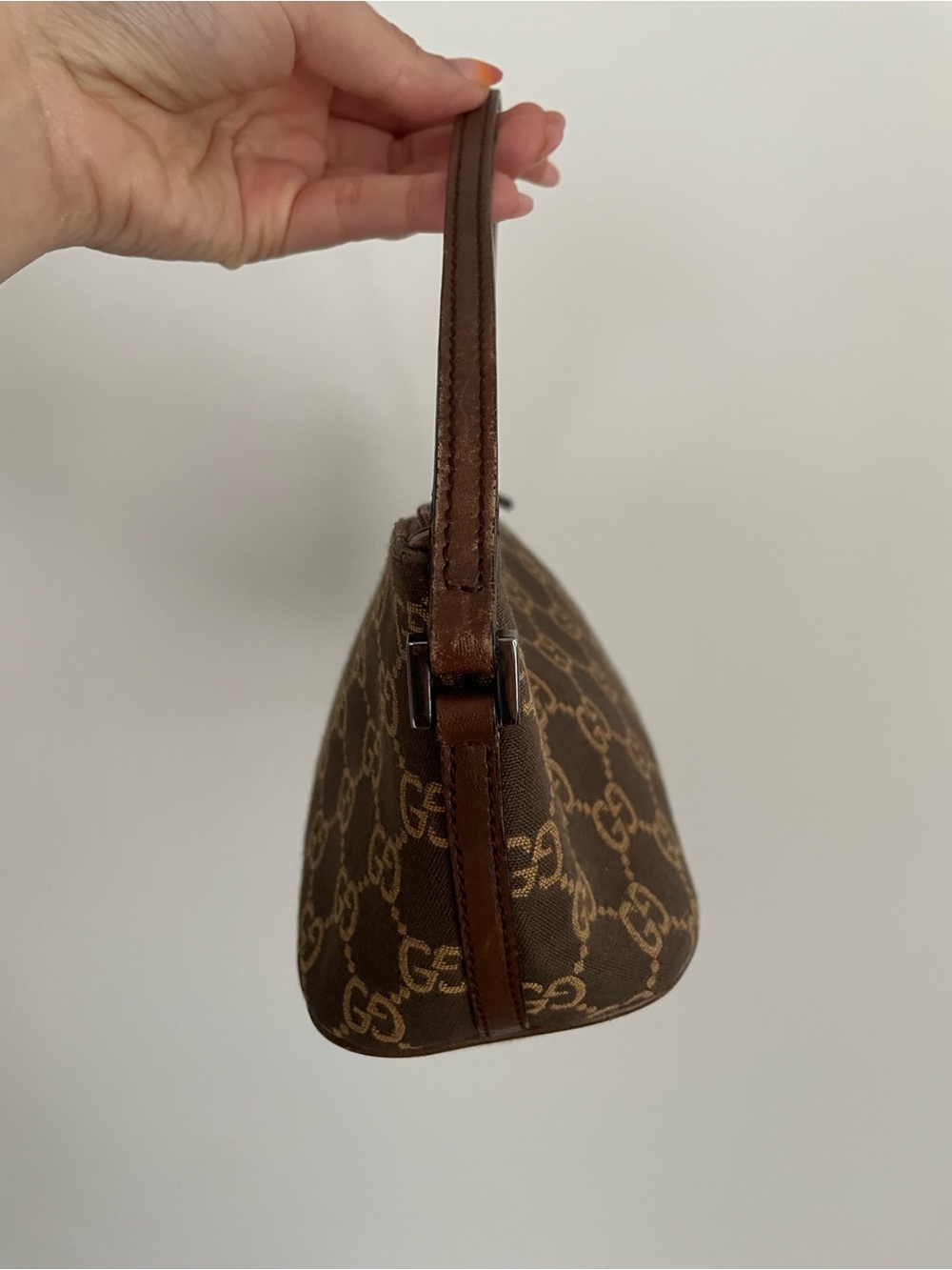 Authentic Vintage Gucci Brown GG Canvas Top-Handle Pouch with Tan Monogram - Picture 3 of 12